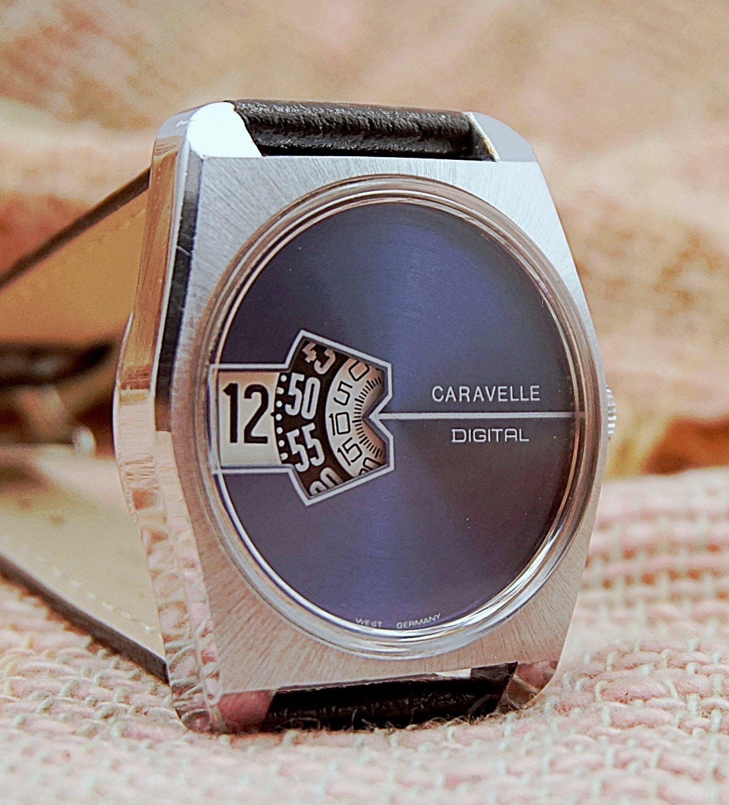นาฬิกาเก่า CARAVELLE ไขลาน (Jump Hour)