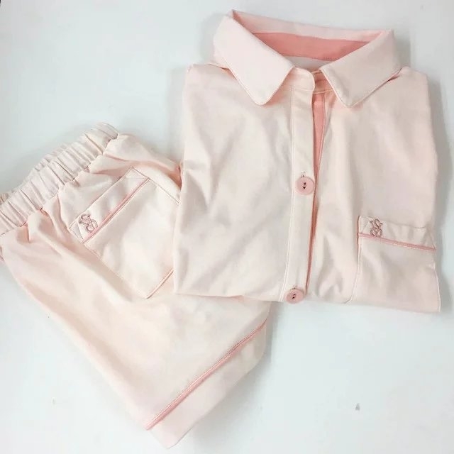 ชุดนอนผ้า โมดอล เนื้อผ้านิ่ม ใส่สบาย ฟรีไซส์ มี 2 สี ดำ โอรส ราคาส่ง 3 ชิ้น คละแบบได้ชุดละ 590 บาท