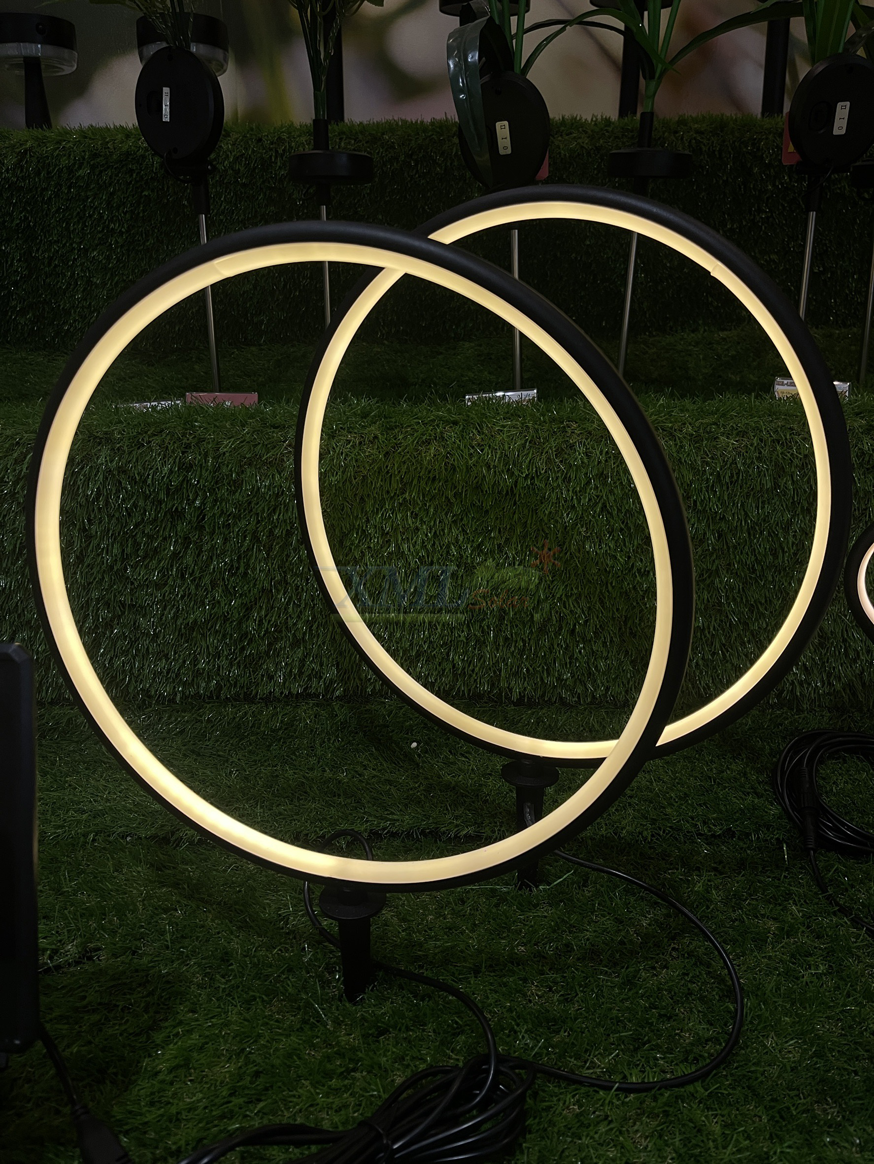 ไฟปักสนามโซล่าเซลล์ ทรงกลม รุ่น DC-0587N (เเสง : เหลืองวอมไวท์)