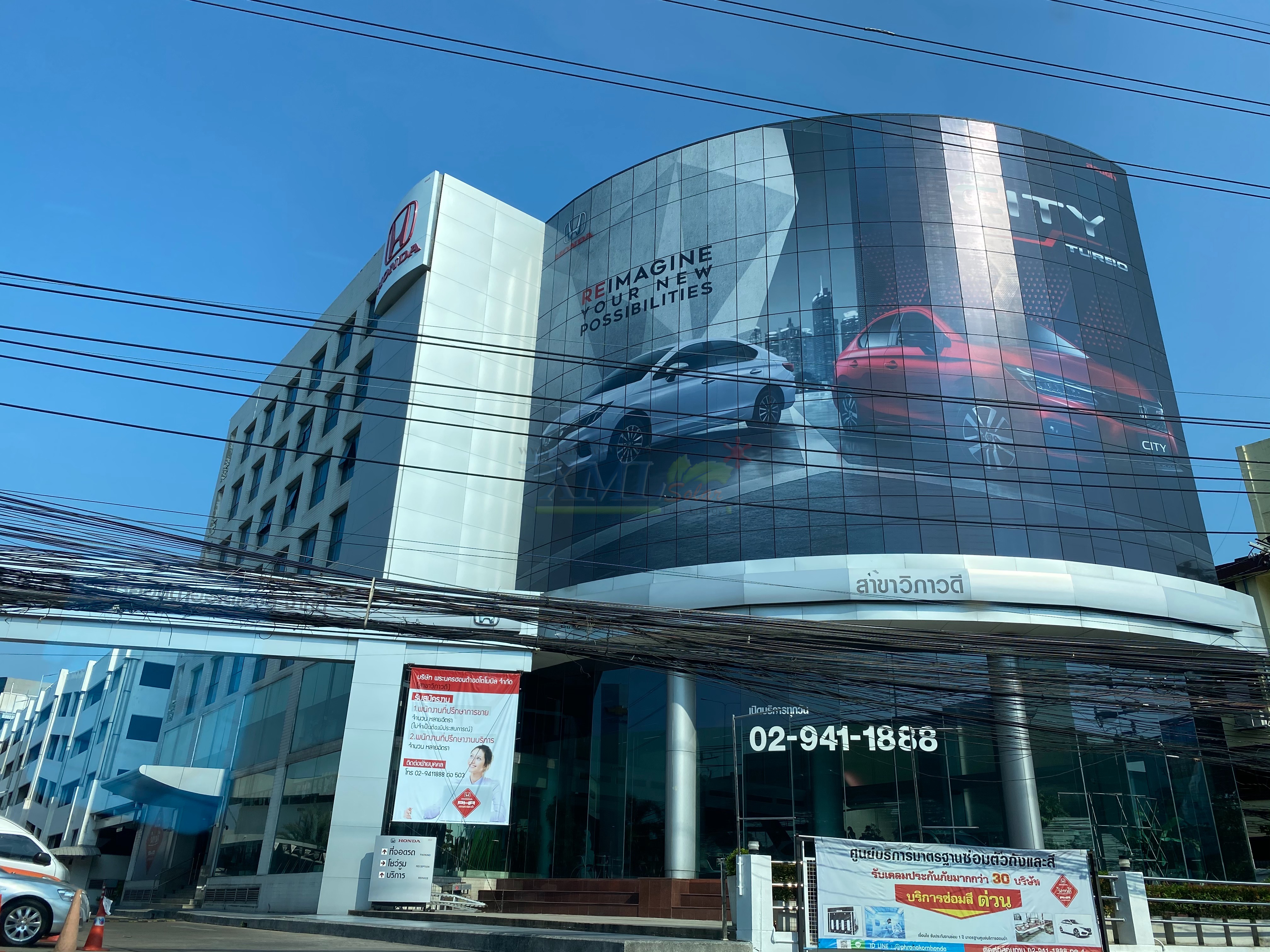 ไฟสปอตไลท์โซล่าเซลล์ 300W SLIM (แสง : เหลืองวอมไวท์)