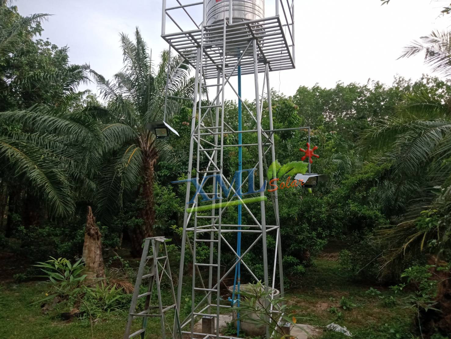 ไฟสปอตไลท์โซล่าเซลล์ 100 Watt กล่องสีน้ำตาล (เปิดได้ 3 แสง)