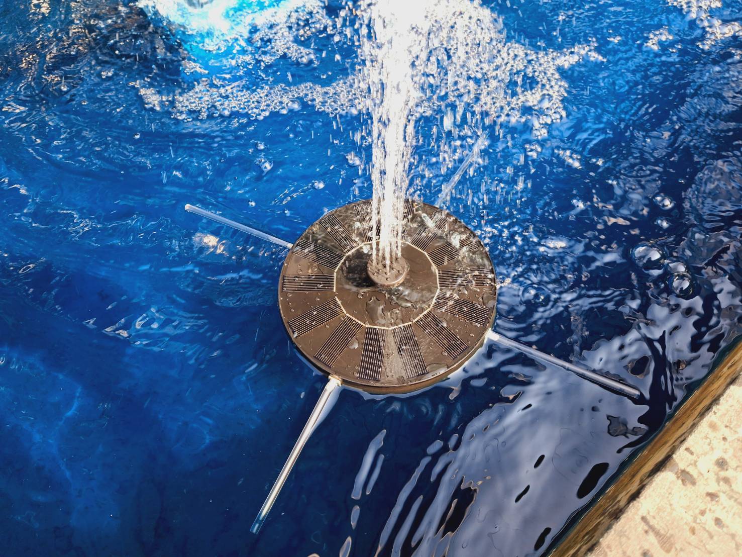 Fountain with solar energy (Circle shape)