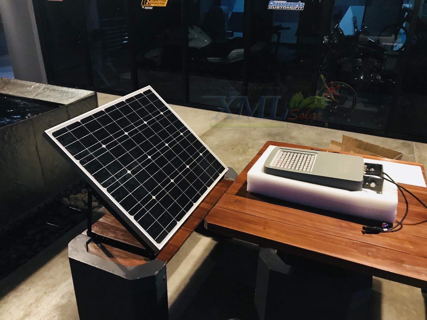 ไฟสปอตไลท์โซล่าเซลล์ 6500 Lumens. ไซต์ใหญ่ (เเสง : เหลืองวอมไวท์)