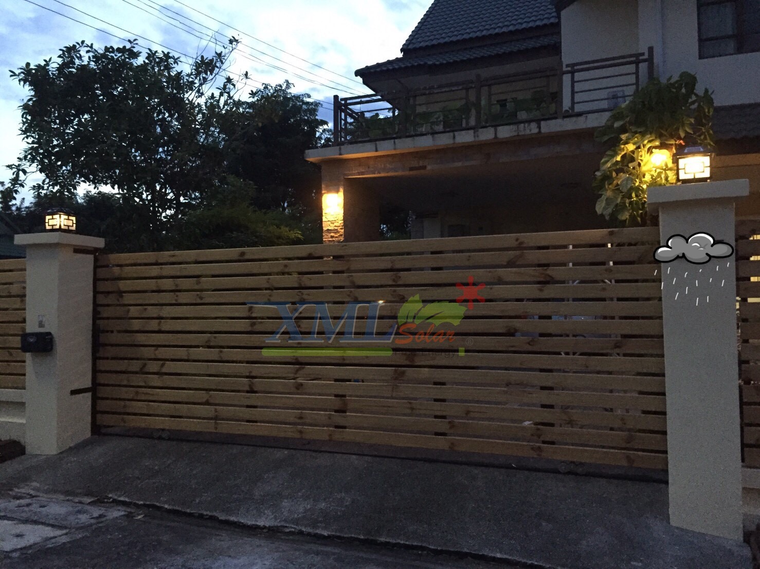 โคมไฟหัวเสาโซล่าเซลล์ + AC ทรง Japanese Style (สีดำ) (เปิดได้ 2 แสง)