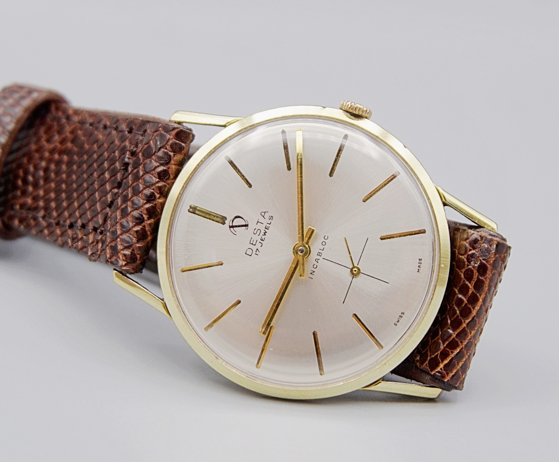 นาฬิกาเก่า DESTA ไขลานสองเข็มครึ่ง