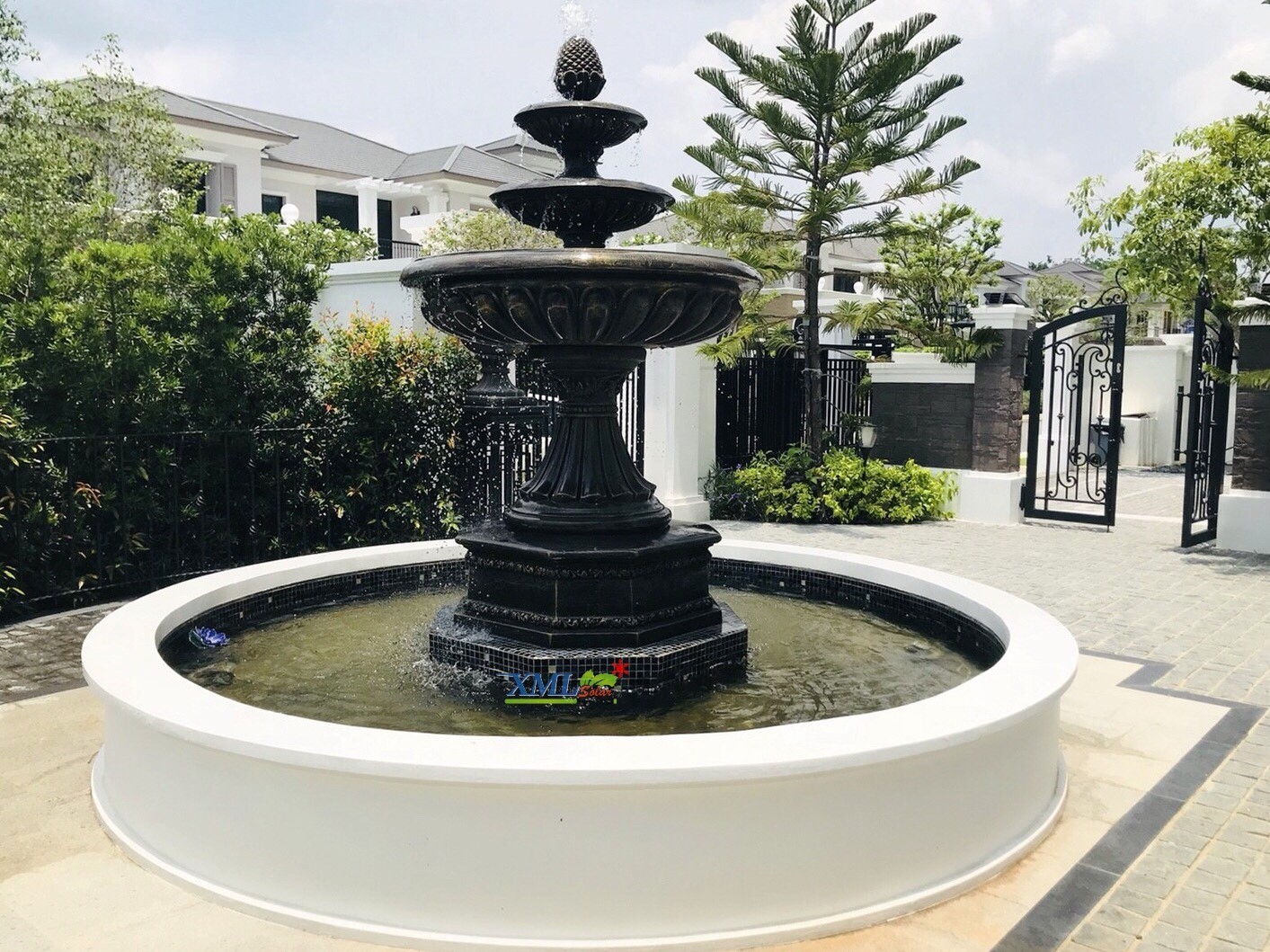 ไฟตั้งพื้นสนามโซล่าเซลล์ ทรงถ้วย (เเสง : ขาว)(1 แถม 1)