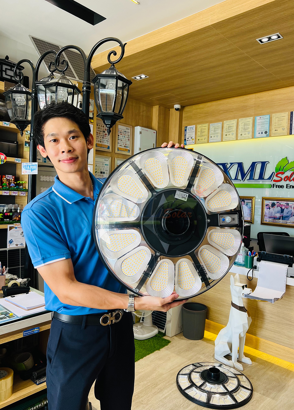 โคมไฟถนนโซล่าเซลล์ UFO ทรงกลม รุ่น MD-SLT-39-500W Plus (แสง : ขาว)