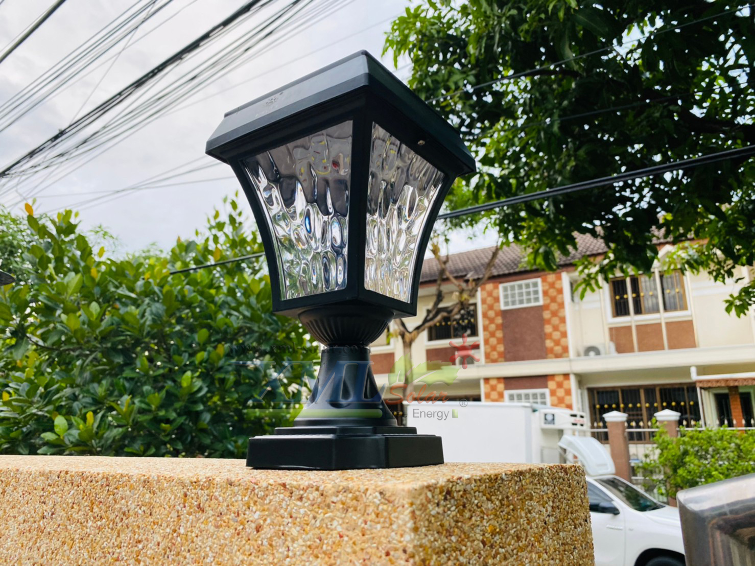 โคมไฟหัวเสาโซล่าเซลล์ รุ่นใหม่ ระบบสัมผัส (เเสง : เหลืองวอมไวท์)