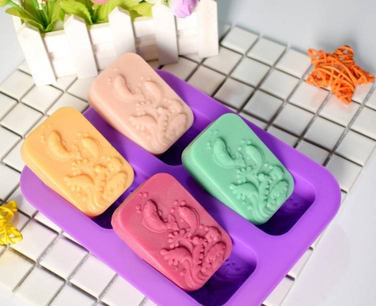 โมล(Mold) แม่พิมพ์ซิลิโคน ทำวุ้น ขนม สบู่ งานdiy รูปปลา 4 ช่อง (80 G.)