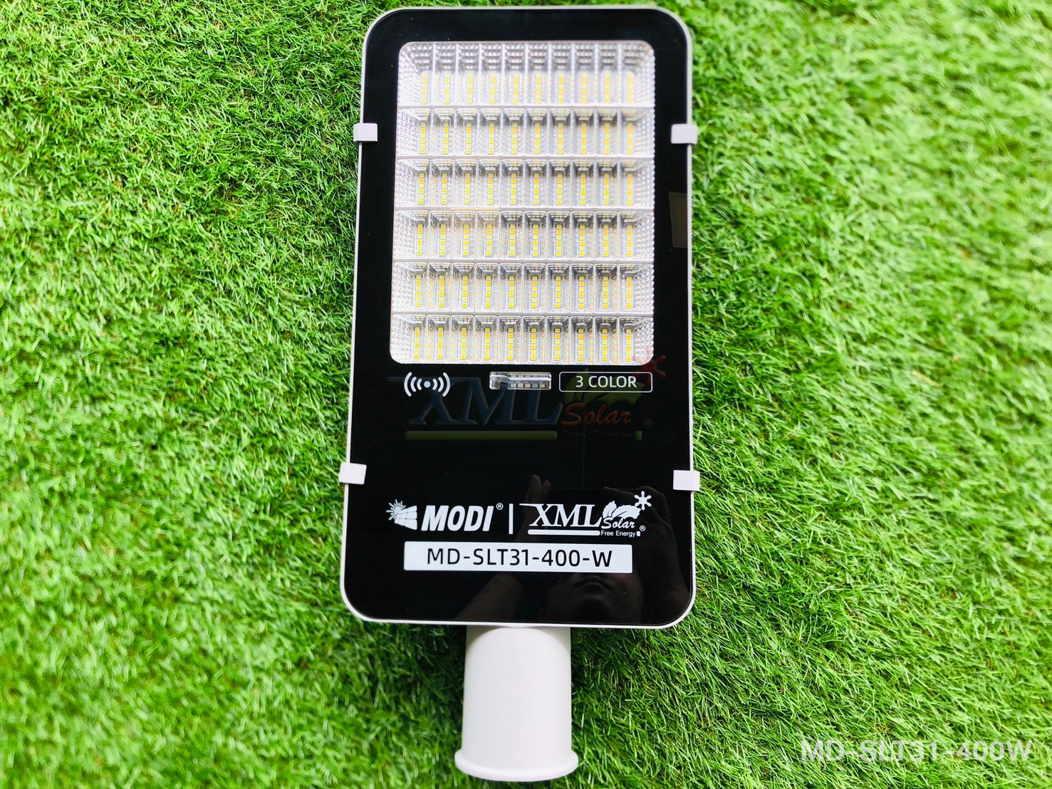 โคมไฟถนนโซล่าเซลล์ 300W/400W/600W รุ่น MD-SLT31 (เปิดได้ 3 แสง)
