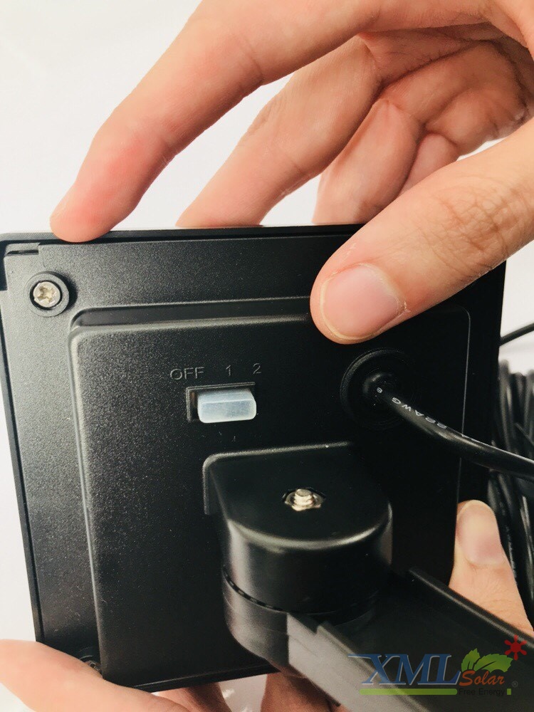 โคมไฟโซล่าเซลล์ ติดเพดาน รุ่นตาข่ายดำ Loft style (แสง เหลืองวอมไวท์)