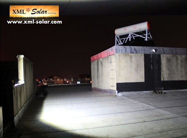 ไฟสปอตไลท์โซล่าเซลล์ รุ่น 30 Watt (เเสง : ขาว)