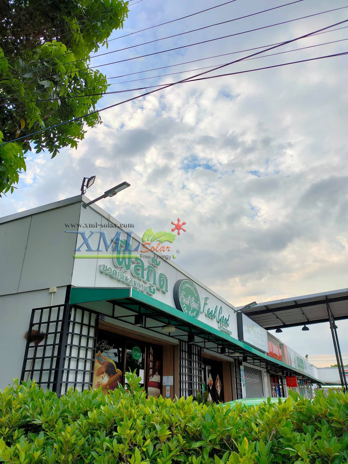 โคมไฟถนนโซล่าเซลล์ XML-Solar 200W (แสง : ขาว)(สว่างค้าง)