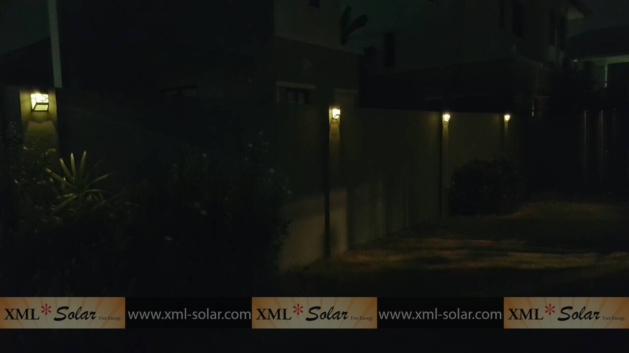 โคมไฟโซล่าเซลล์ ติดผนัง 2 LED ทรง ญี่ปุ่น (เเสง : เหลืองวอมไวท์)