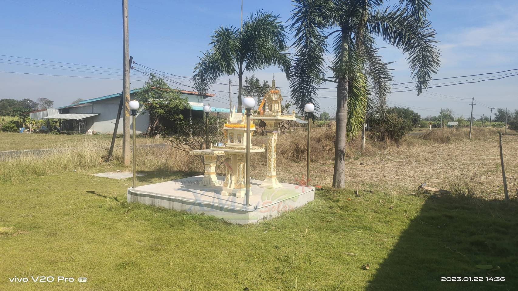 โคมไฟหัวเสาโซล่าเซลล์ + AC ทรงกลม (20 ซม.) รุ่นขอบทอง (เปิดได้ 2 แสง)(1 แถม 1)