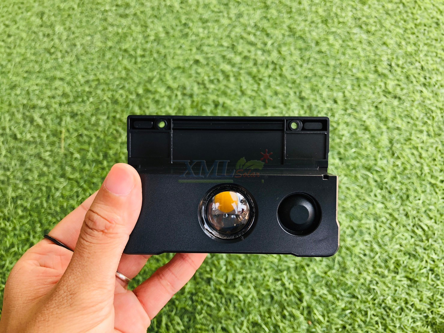 ไฟผนังโซล่าเซลล์ติดสันกำเเพง รุ่น MD-SWL (เเสง : เหลืองวอมไวท์)(1 เเถม 1)