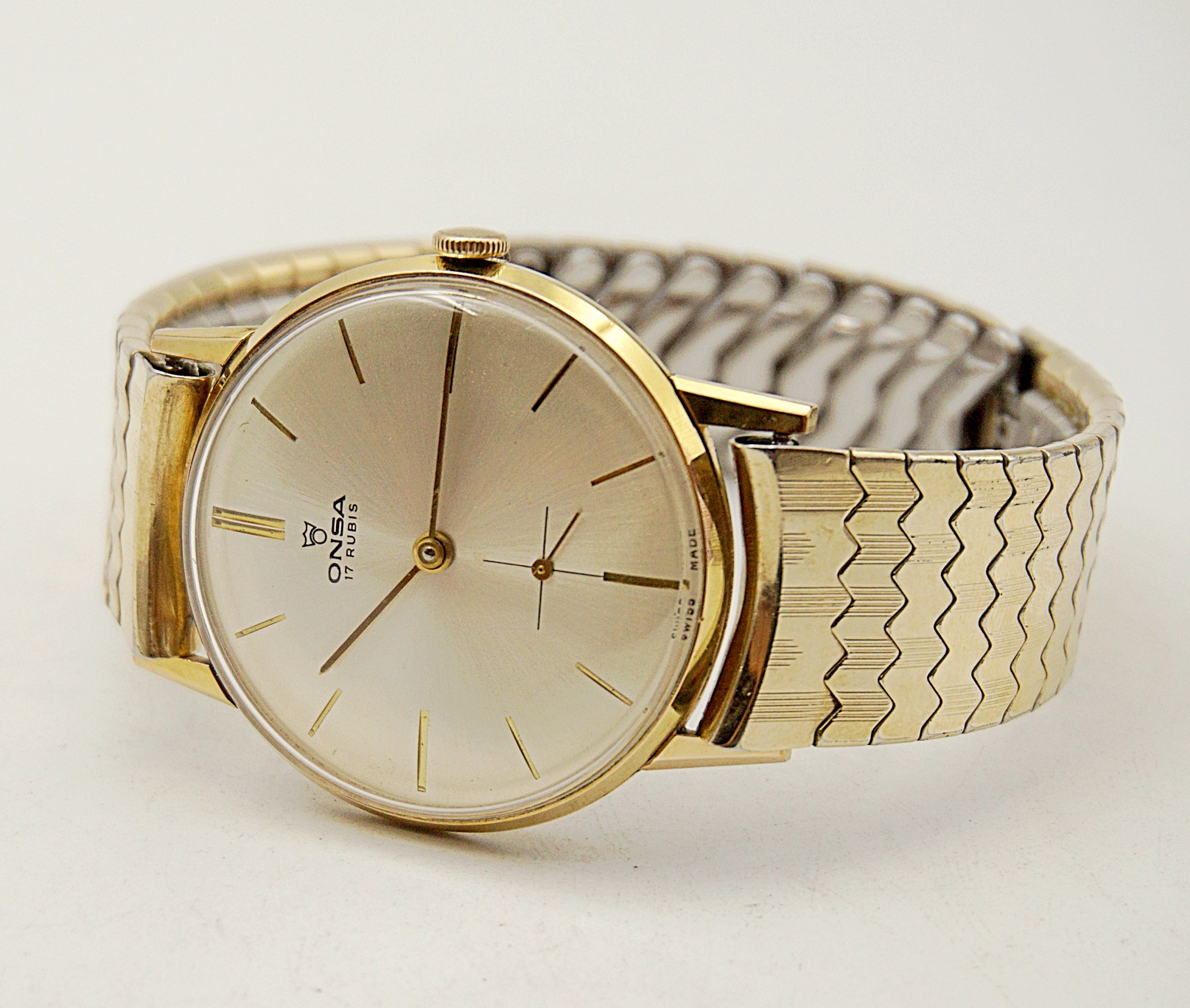 นาฬิกาเก่า ONSA ไขลานสองเข็มครึ่ง