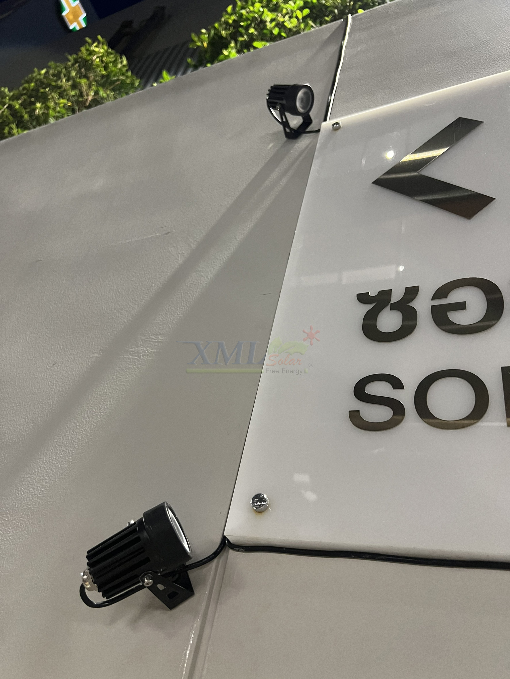 สปอร์ตไลท์ปักสนามโซล่าเซลล์ DC-11S รุ่น 4 หัว สาย 3 เมตร (หัวเล็ก)(แสง : เหลืองวอมไวท์)