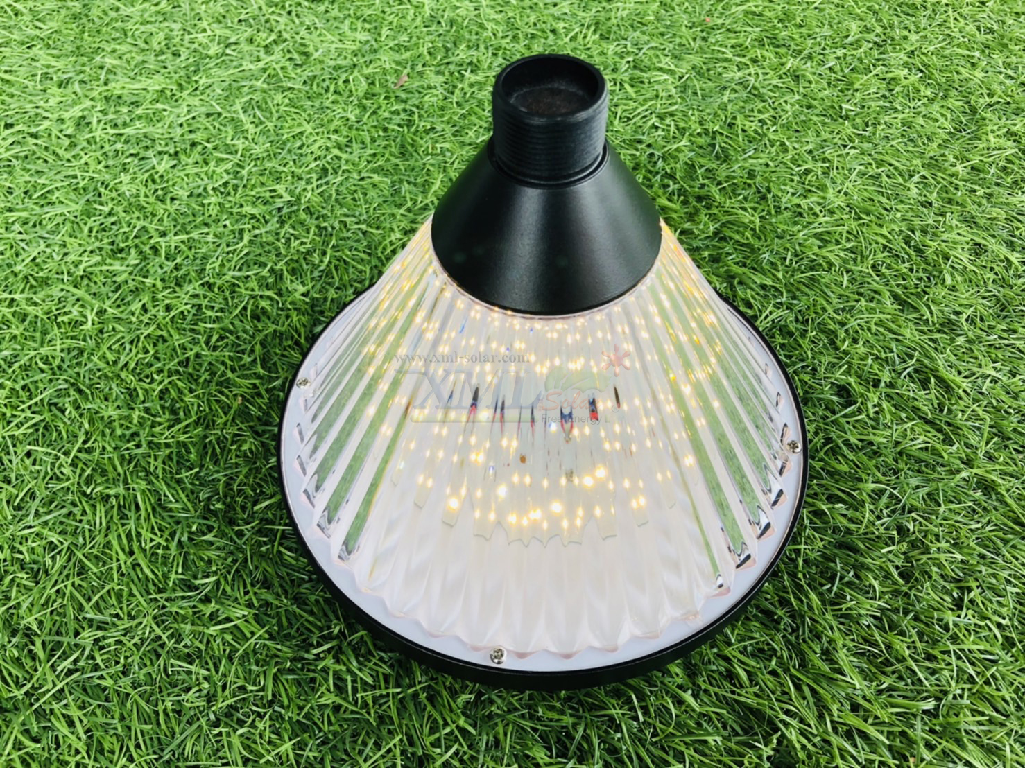 โคมไฟปักสนามโซล่าเซลล์ ทรงกรวย (แสง : เหลืองวอมไวท์)