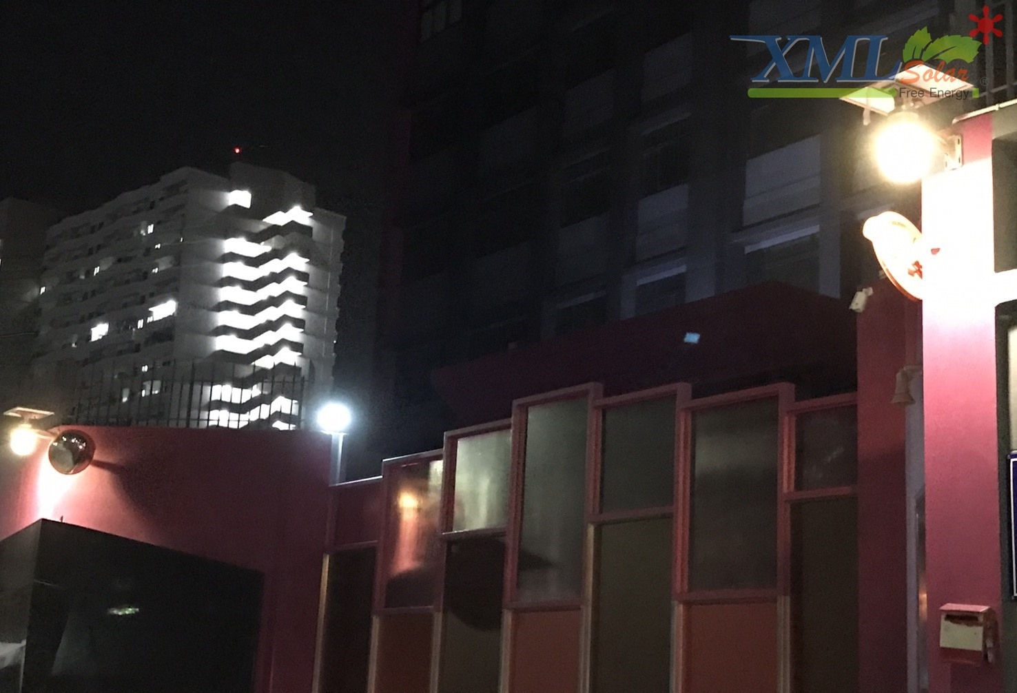 โคมไฟโซล่าเซลล์อัจฉริยะ ทรงโคมกลม รุ่น 25 Watt Monocrystalline (เเสง : เหลืองวอมไวท์)