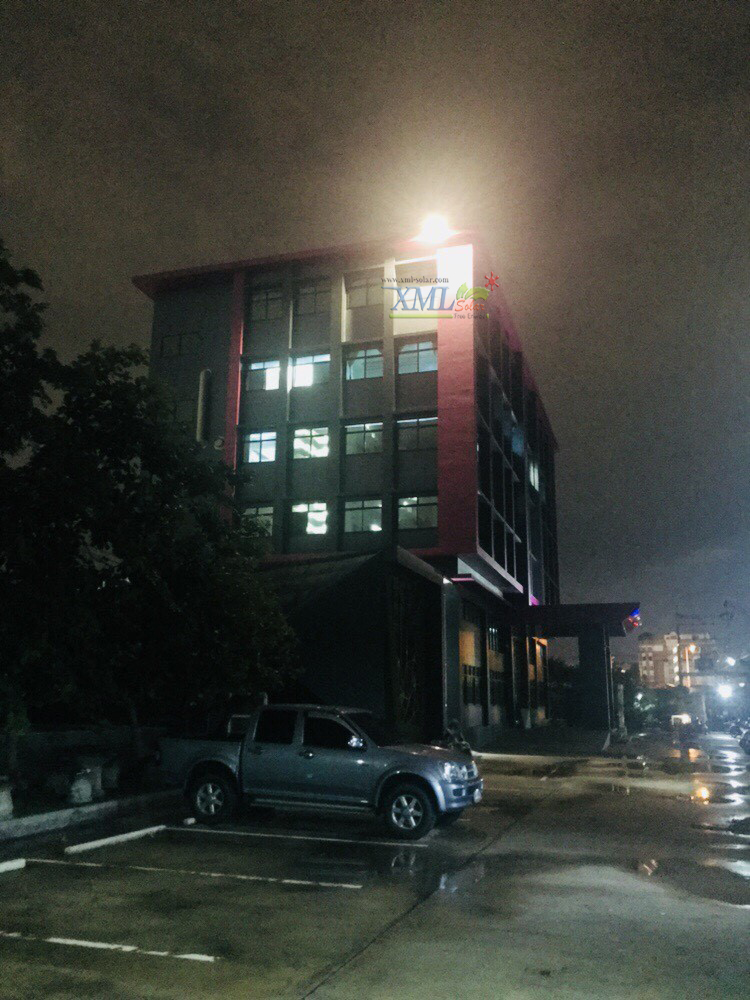 ไฟสปอตไลท์โซล่าเซลล์ 6500 Lumens. ไซต์ใหญ่ (เเสง : เหลืองวอมไวท์)