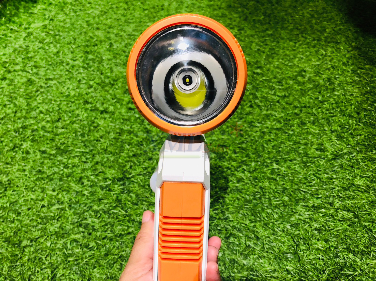 ไฟฉายพลังงานแสงอาทิตย์ อเนกประสงค์ (เปิดได้ 3 แสง + ไฟฉุกเฉิน)