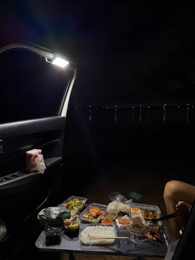 ไฟโซล่าเซลล์แบบพกพา Type B 5W มีตะขอ (เปิดได้ 3 แสง + ไฟเตือน)