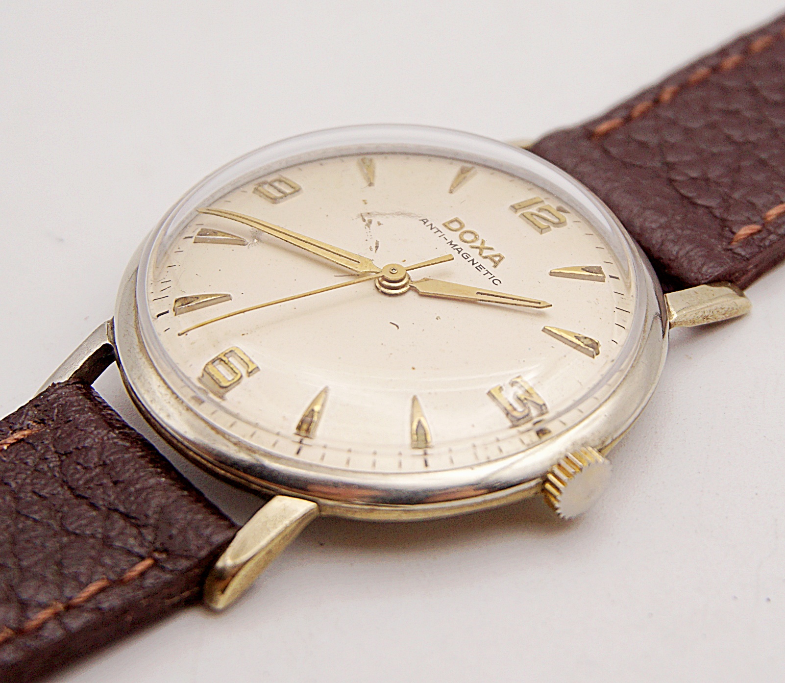 นาฬิกาเก่า DOXA ไขลาน