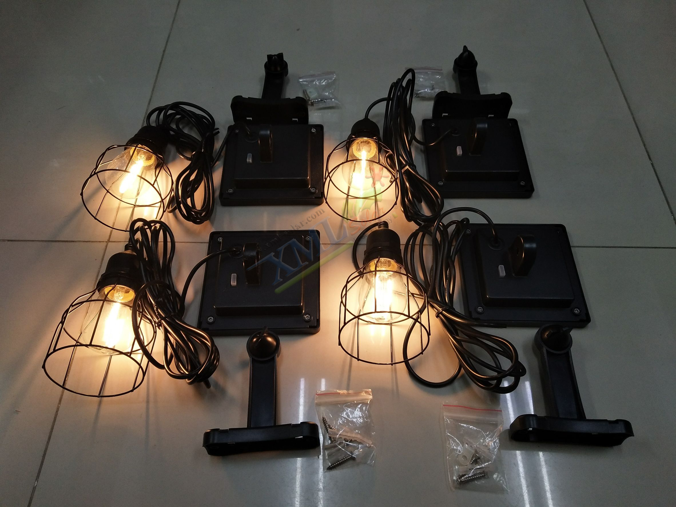 โคมไฟโซล่าเซลล์ ติดเพดาน รุ่นตาข่ายดำ Loft style (แสง เหลืองวอมไวท์)