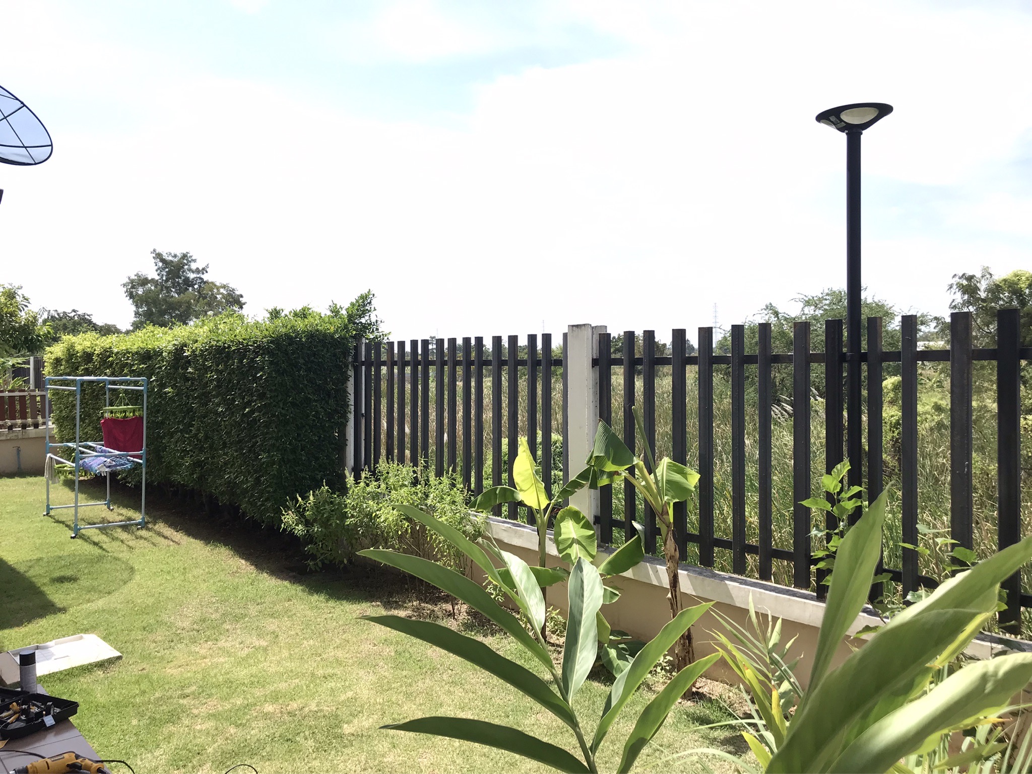 โคมไฟถนนโซล่าเซลล์ UFO ทรงกลม รุ่น MODI x XML 150W + Motion Sensor (แสง : ขาว)