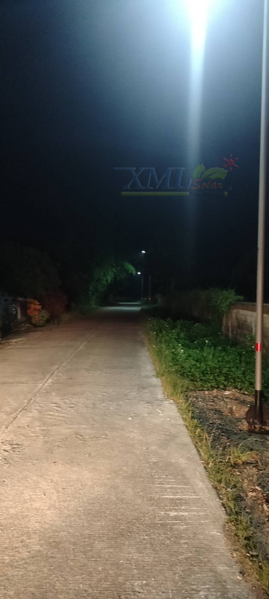 โคมไฟถนนโซล่าเซลล์ 400W รุ่น MD-SLT30-400W (แสง : ขาว)