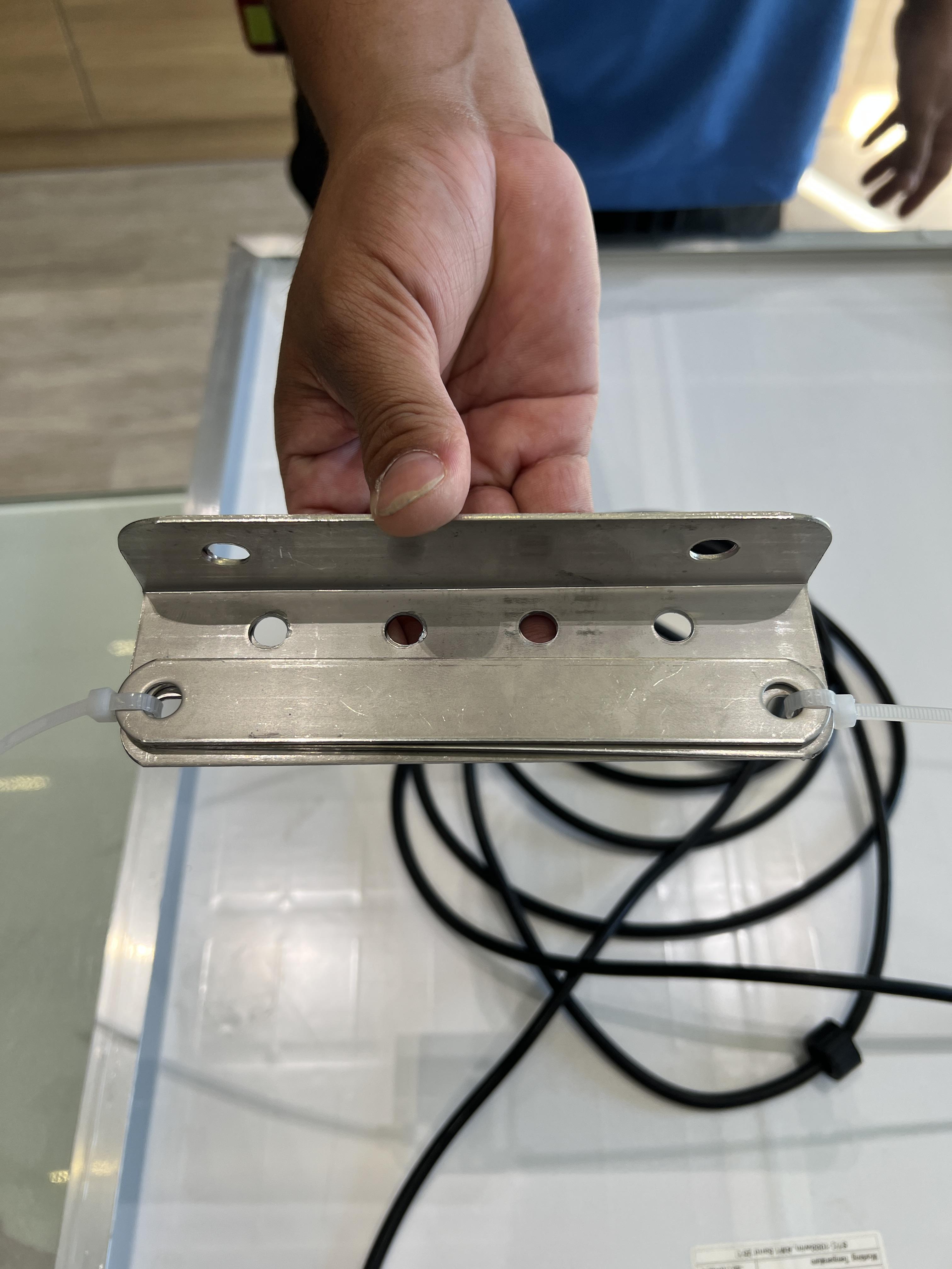 สปอร์ตไลท์โซล่าเซลล์ 1000 W. รุ่นใหม่ JD81000L (แสง : ขาว)