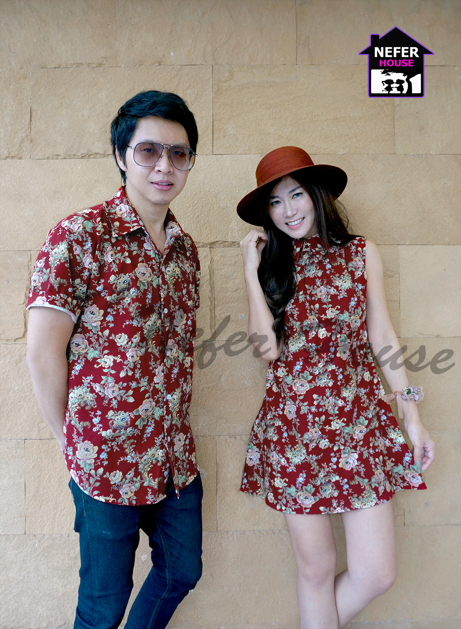 เสื้อคู่รักลายดอกสีแดง