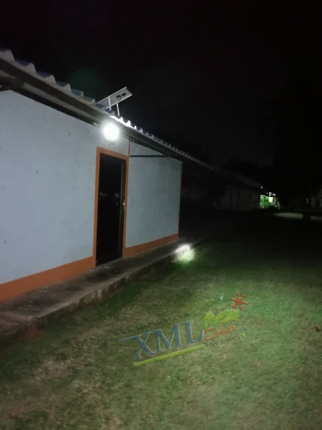 สปอร์ตไลท์โซล่าเซลล์ 60 W. รุ่นใหม่ JD8860L (แสง : ขาว)