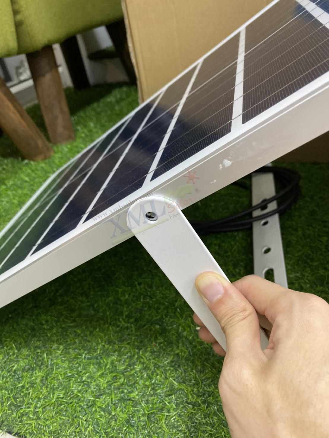 ไฟสปอตไลท์โซล่าเซลล์ 200W SLIM (แสง : เหลืองวอมไวท์)