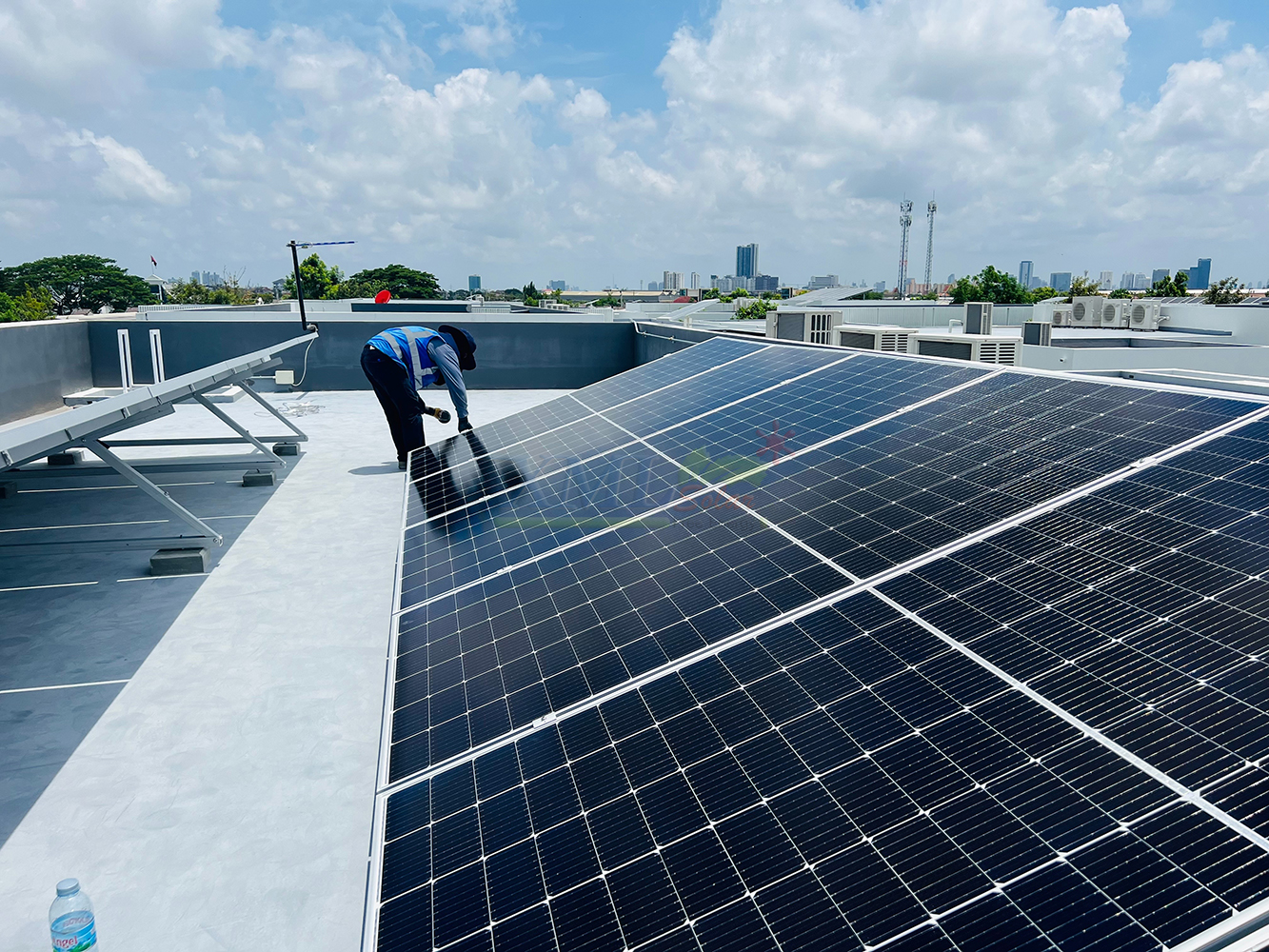ระบบโซล่าเซลล์ติดหลังคา Enphase Solar Rooftop ขนาด 100.40 KW (ON-GRID) 3 Phase พร้อมติดตั้ง