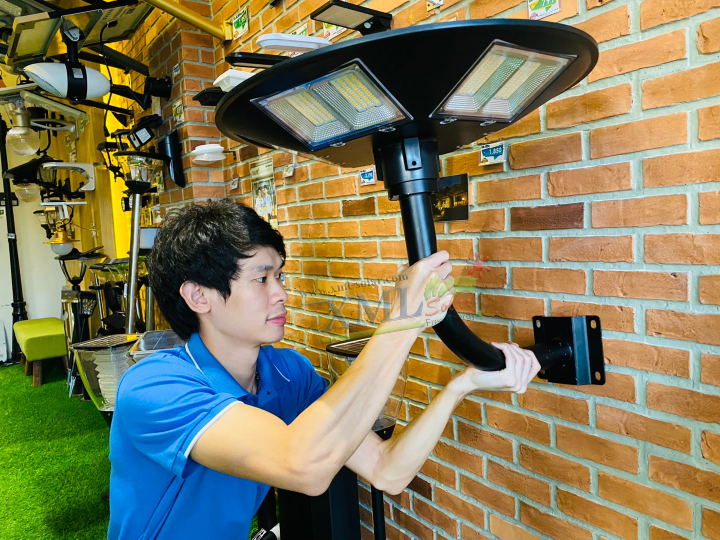 ขายึดโคมไฟ UFO ปลาย 3 นิ้ว แบบโค้ง (มีรอยขูดขีด)