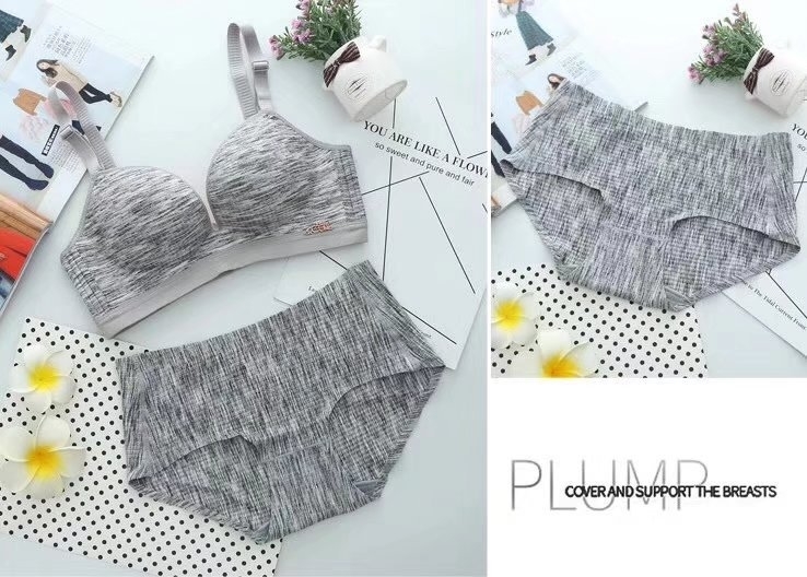 ชุดชั้นในอกใหญ่ ไร้โครง เสริมฟองน้ำนุ่ม ใส่สบาย เก็บเนื้อด้านข้างได้เรียบเนียน ไซด์ 32 34 36 มี 3 สี ดำ เทา โอรส ราคาชุดละ 350 บาท