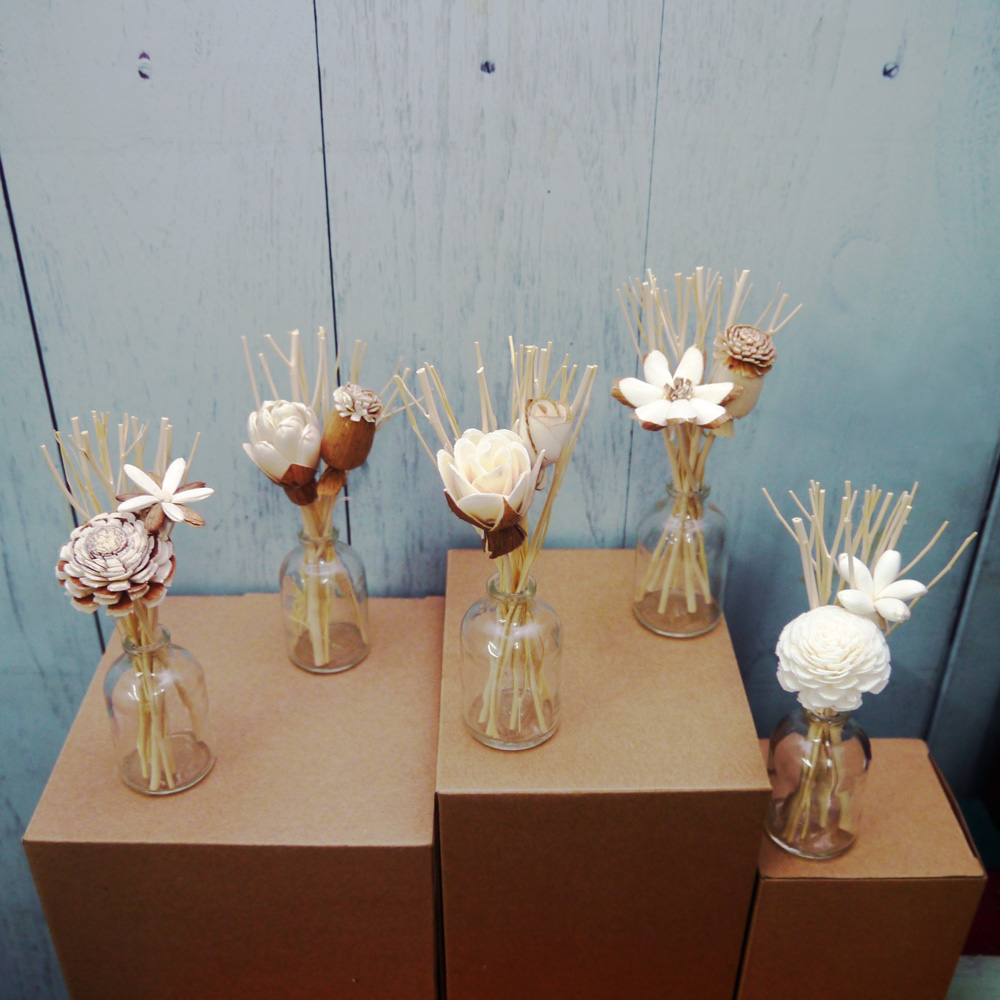 ก้านไม้งาสีธรรมชาติ 6.5" + ดอกไม้ดูดน้ำหอม 5 ช่อ (ดอกไม้ 2 ดอก/ช่อ)