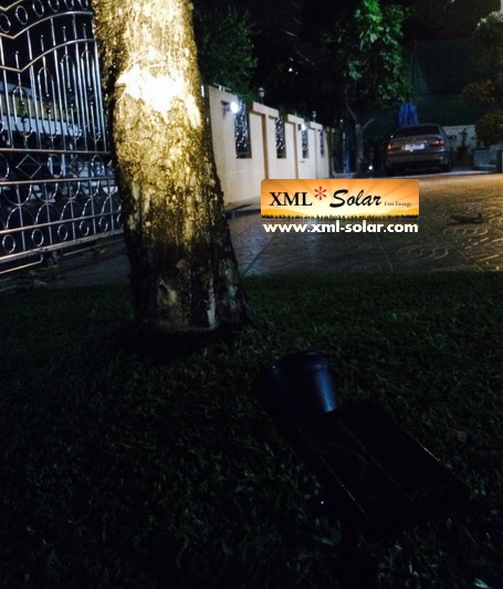 สปอร์ตไลท์ปักสนามโซล่าเซลล์ 7 LED(super bright) (เเสง : เหลืองวอมไวท์)