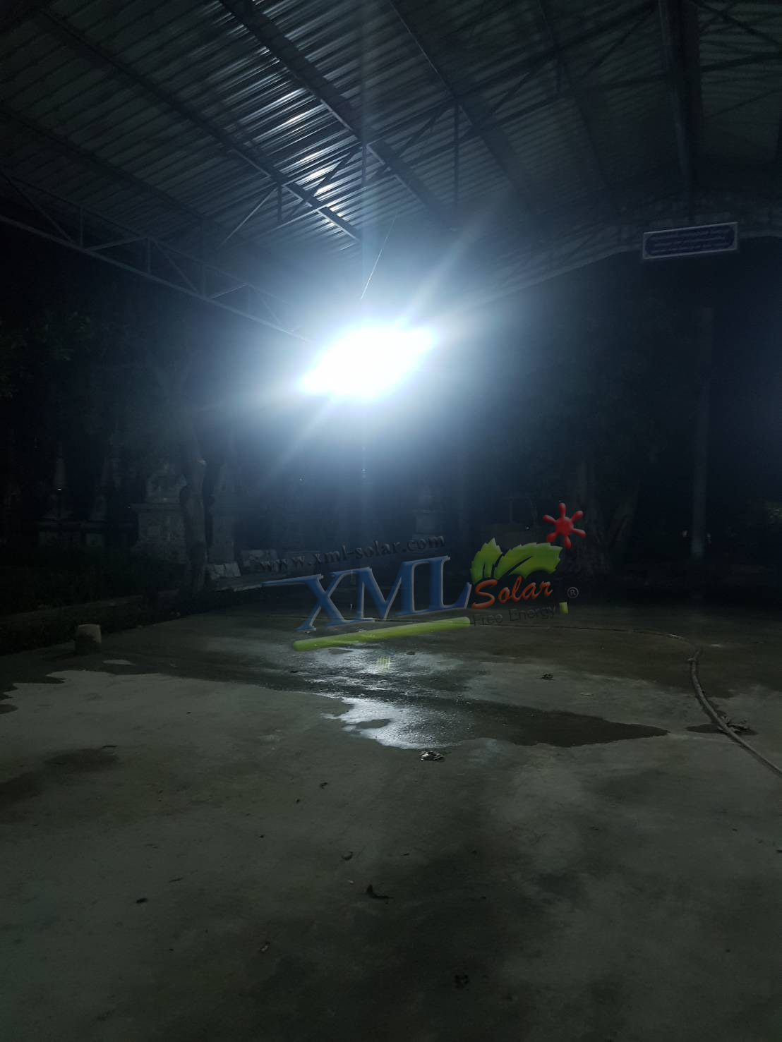 ไฟสปอตไลท์โซล่าเซลล์ 400 W. รุ่น Modi x XML ไซต์ใหญ่ (เเสง : ขาว)