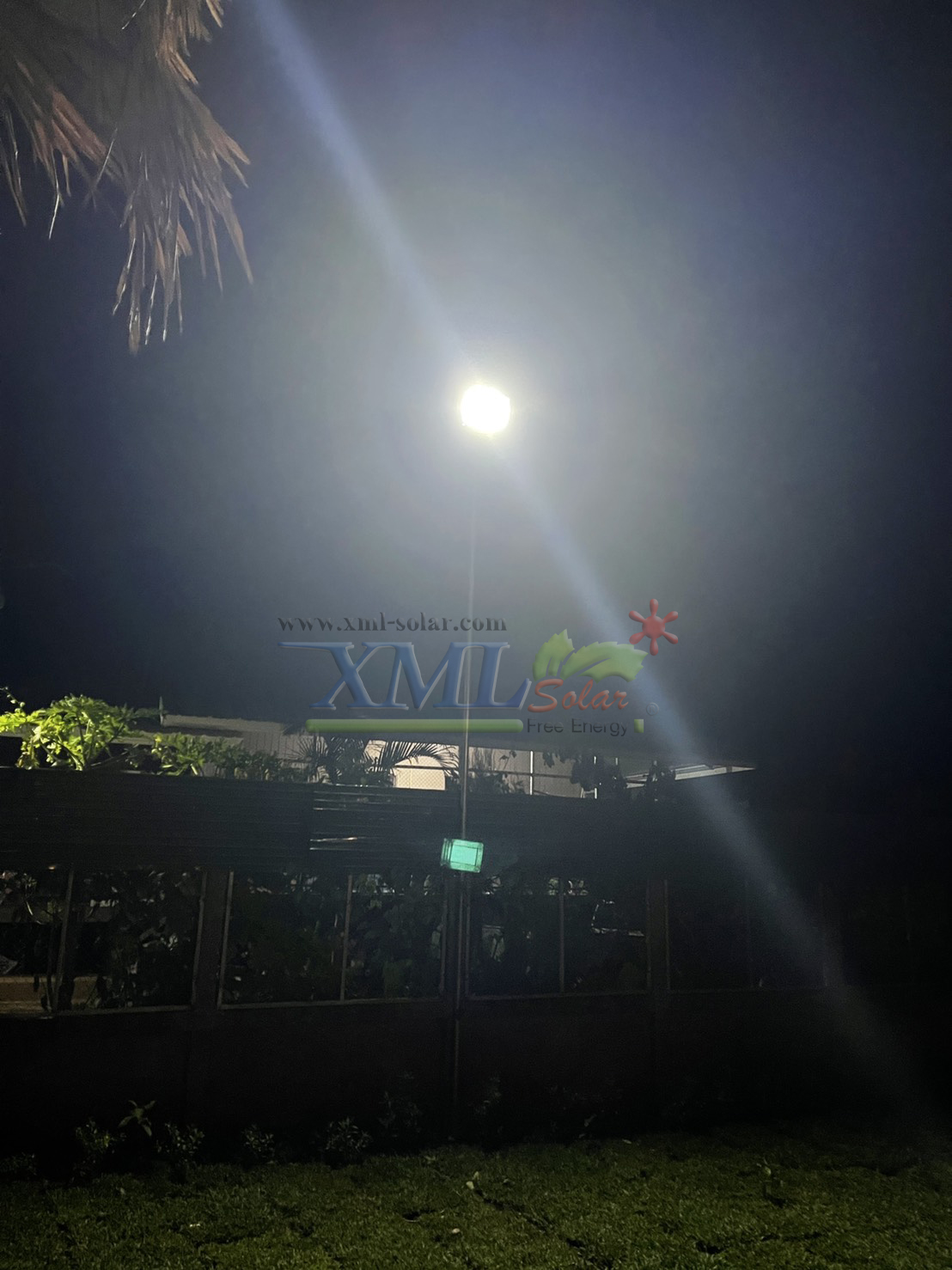 ไฟสปอตไลท์โซล่าเซลล์ 500 Watt กล่องสีน้ำตาล (เปิดได้ 3 แสง)