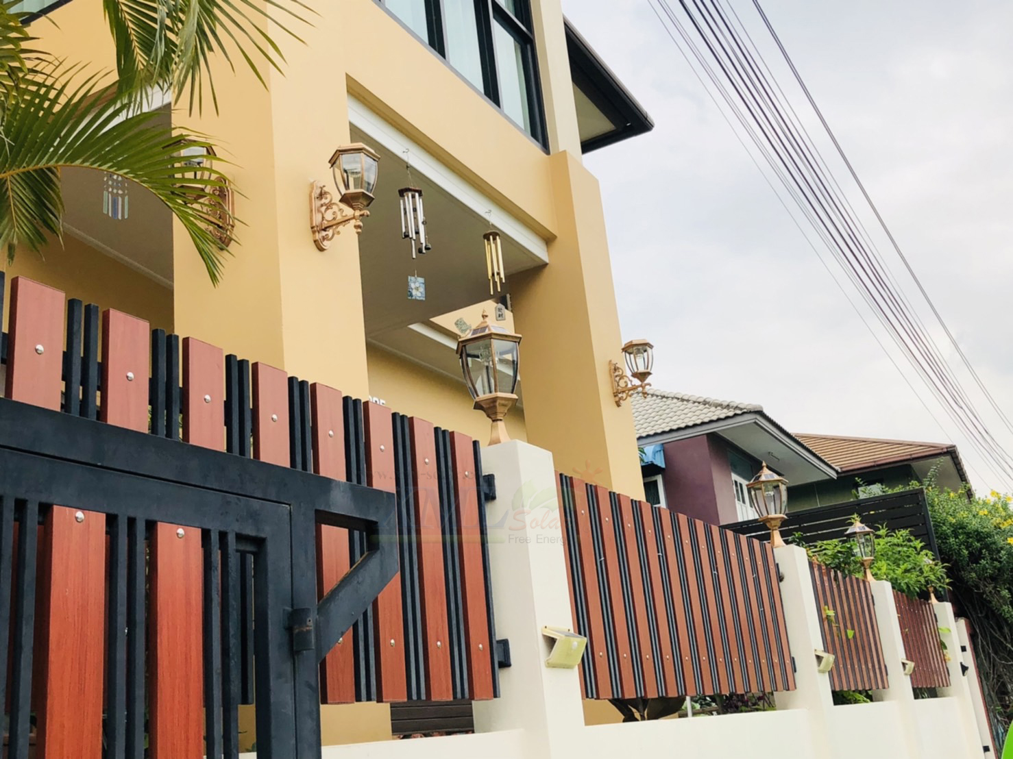 หัวเสาทรงยุโรป ไซต์ใหญ่ (สีทอง) เปิดได้ 2 แสง