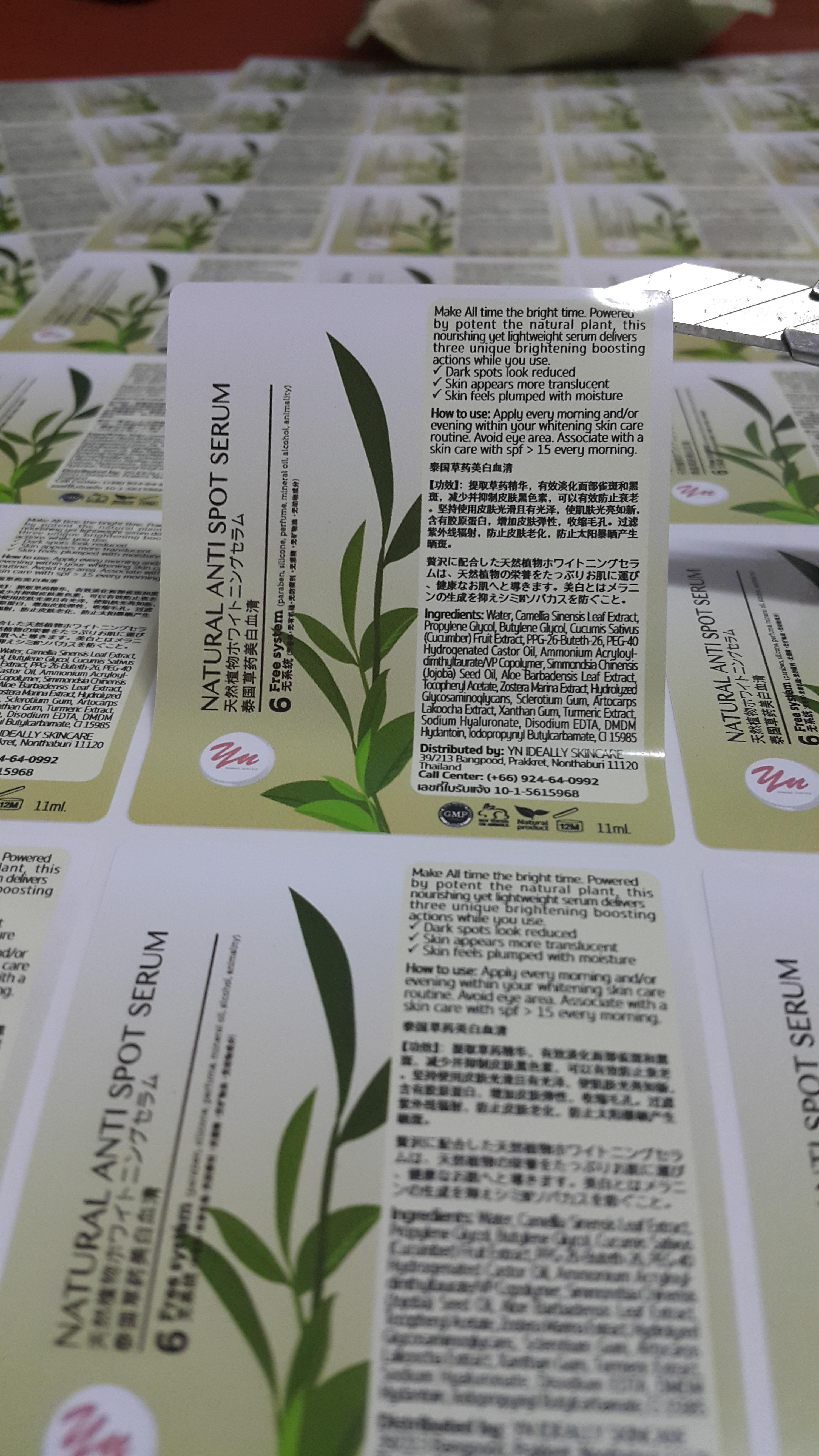 สติ๊กเกอร์พีวีซีขาวเงา