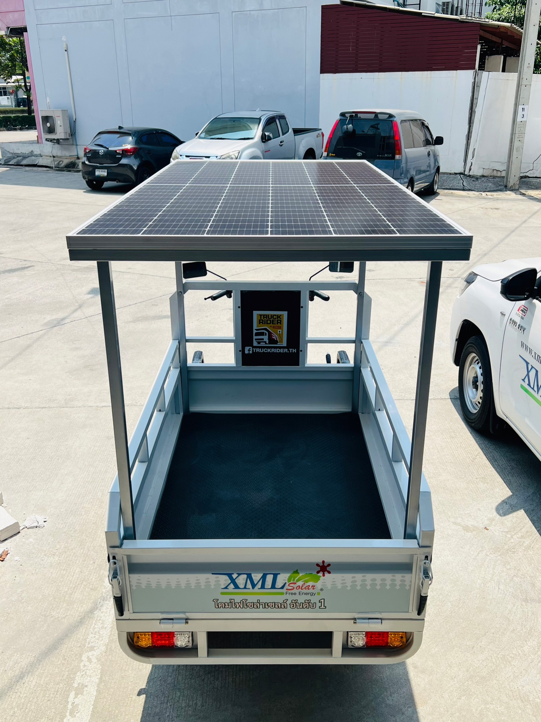 รถกระบะ 3 ล้อ โซล่าเซลล์