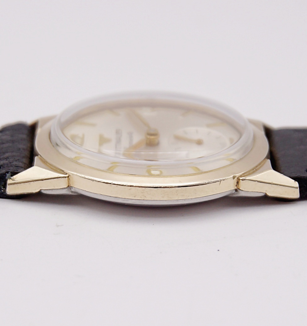 นาฬิกาเก่า WITTNAUER BY LONGINES ไขลานสองเข็มครึ่ง