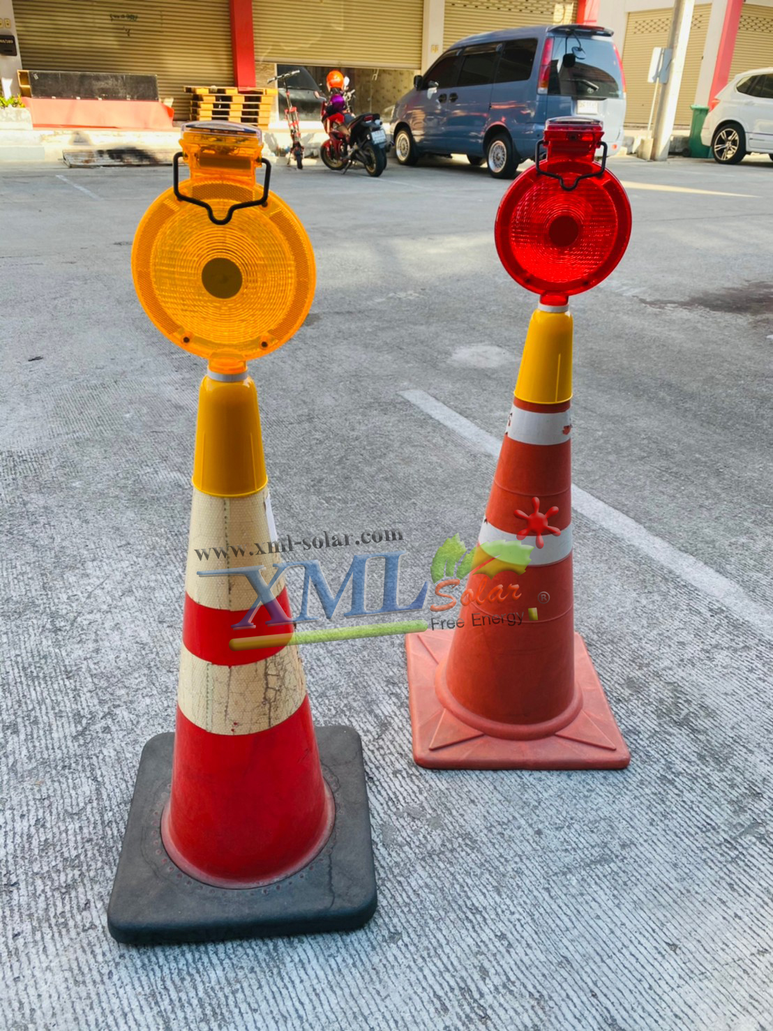 ไฟเตือนกรวย ทรงกลมใหญ่ พลังงานเเสงอาทิตย์ (เเสง : สีเเดง)