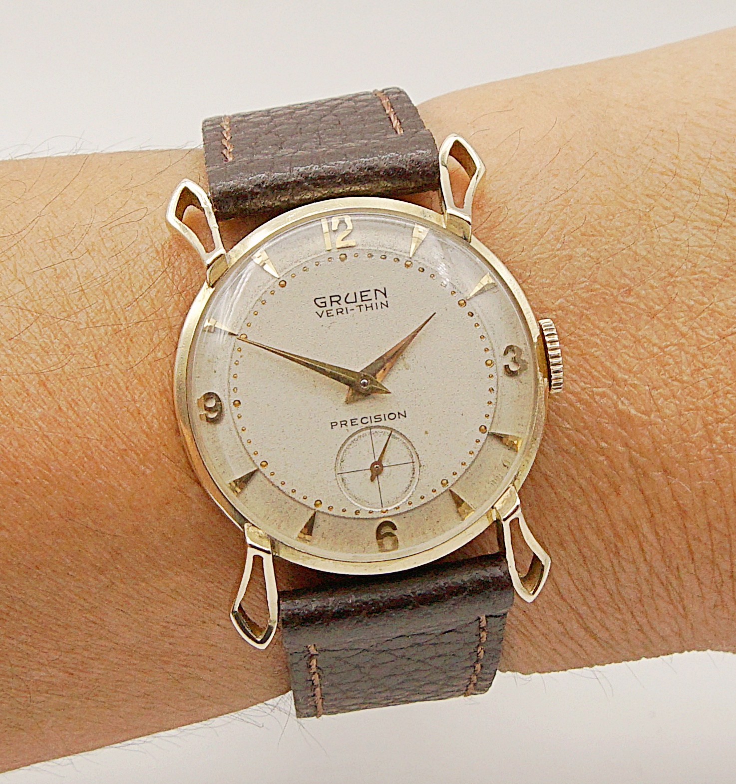 นาฬิกาเก่า GRUEN ไขลานสองเข็มครึ่ง (ตัวเรือนทอง 14K)