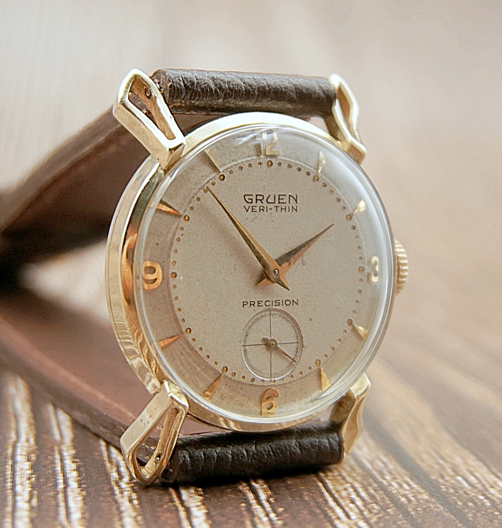 นาฬิกาเก่า GRUEN ไขลานสองเข็มครึ่ง (ตัวเรือนทอง 14K)