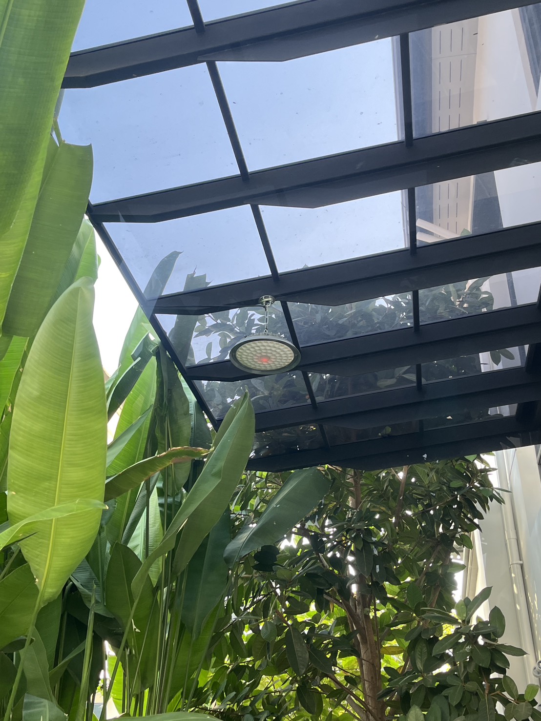 โคมไฟโซล่าเซลล์ ติดเพดาน Highbay รุ่น D MAX 400W (แสง : เหลืองวอมไวท์)